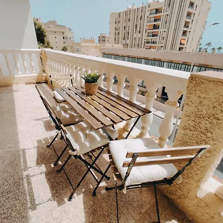 La Carihuela Vue 托雷莫利诺斯